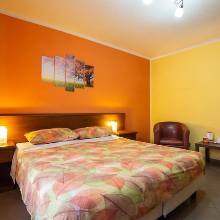 Mandoue Bed and Breakfast Pont-Saint-Martin Exteriör bild