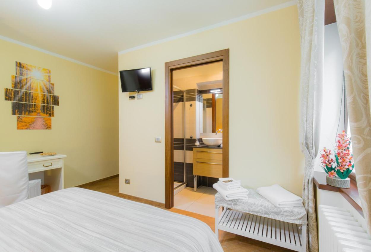 Mandoue Bed and Breakfast Pont-Saint-Martin Exteriör bild